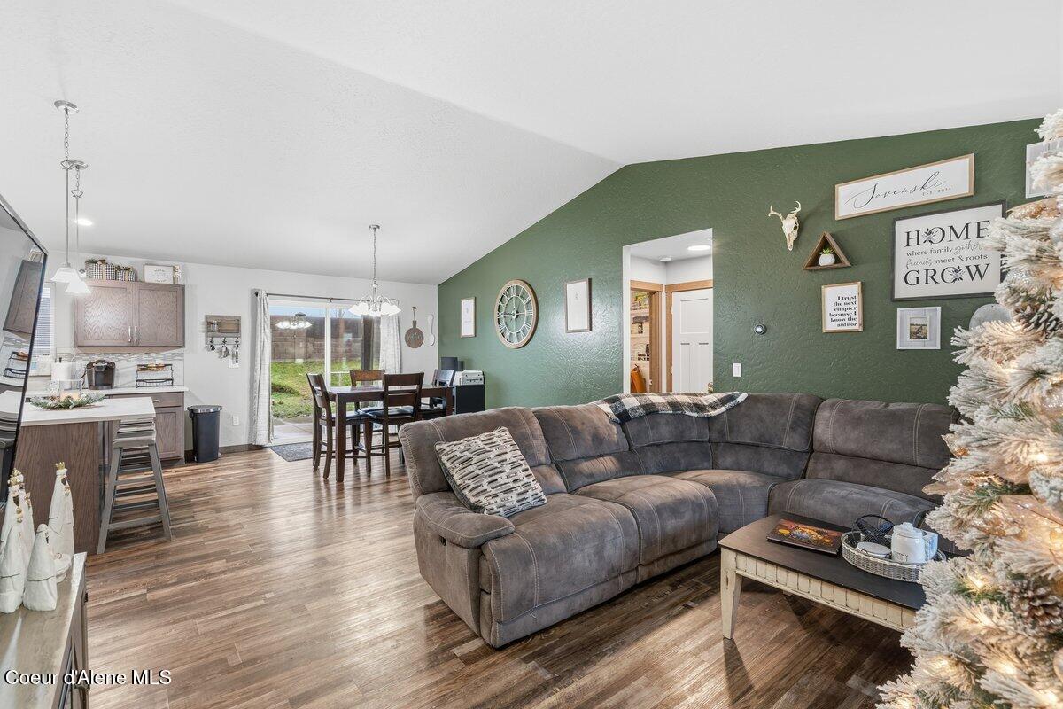 8562 West Seed Avenue Rathdrum, ID 83858 - Photo 5 of 30 Living Room (8)