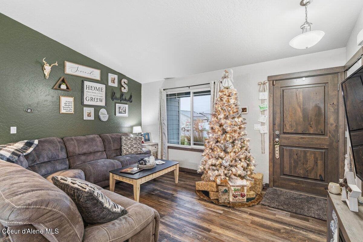8562 West Seed Avenue Rathdrum, ID 83858 - Photo 7 of 30 Living Room 2 (9)