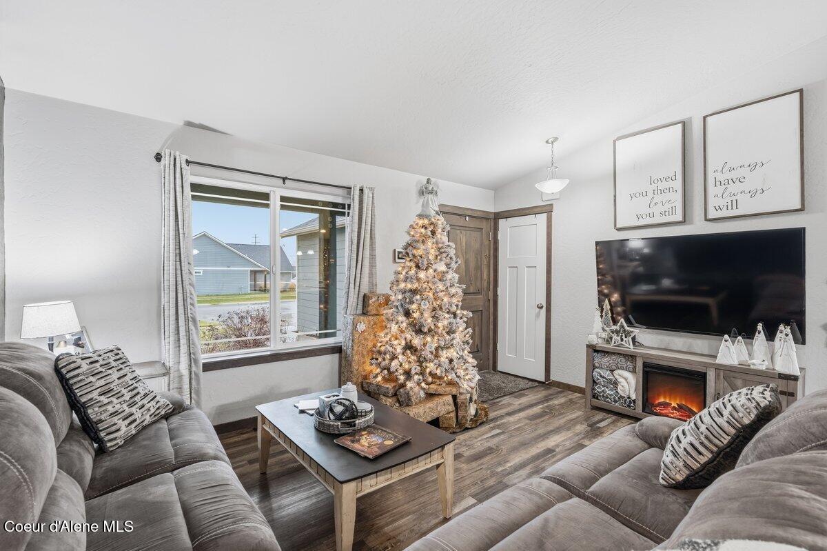 8562 West Seed Avenue Rathdrum, ID 83858 - Photo 8 of 30 Living Room 3 (5)