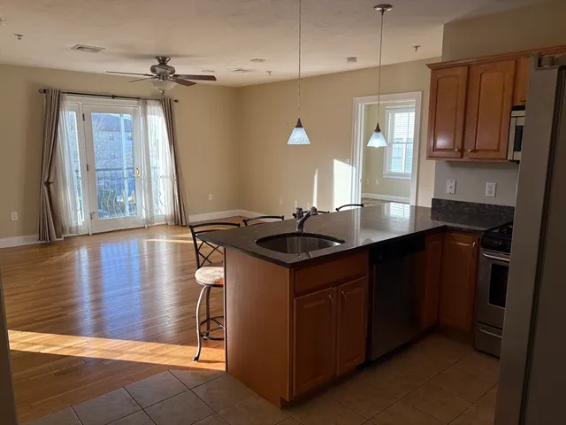 $425,000 | 266 North Main Street, Unit 3, Mansfield, MA 02048