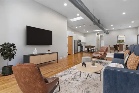 $1,150,000 | 2016 West Concord Place, Chicago, IL 60647