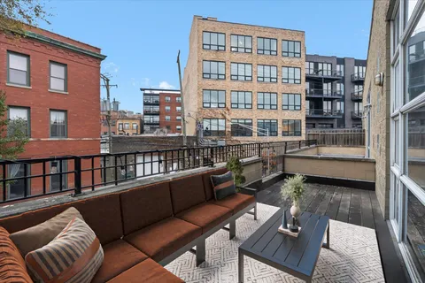 $1,150,000 | 2016 West Concord Place, Chicago, IL 60647