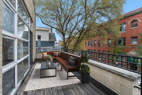 $1,150,000 | 2016 West Concord Place, Chicago, IL 60647