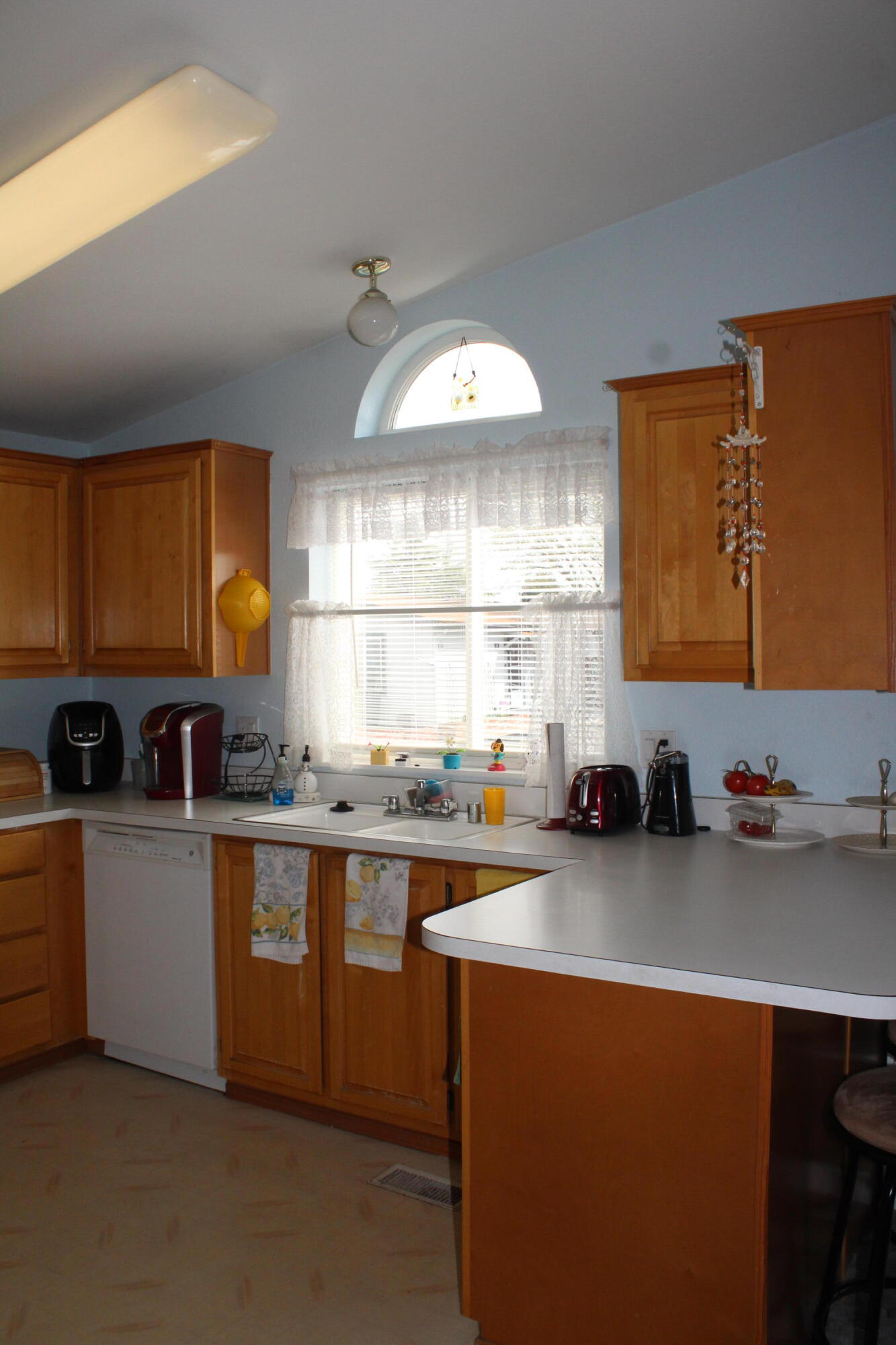 555 Freeman Road, Unit 10 Central Point, OR 97502 - Photo 5 of 28 IMG_7940