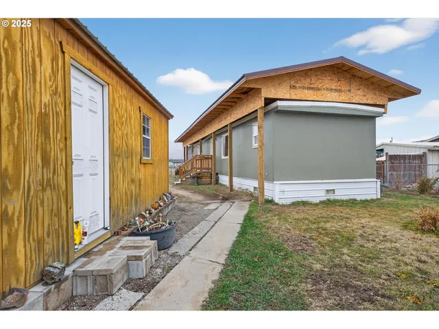 a front view of house with yard
