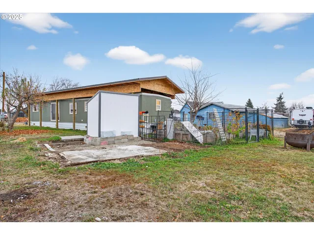 a house view with a backyard space