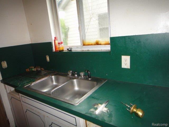 4358 Nottingham Road Detroit, MI 48224 - Photo 8 of 13 DSC05388.JPG