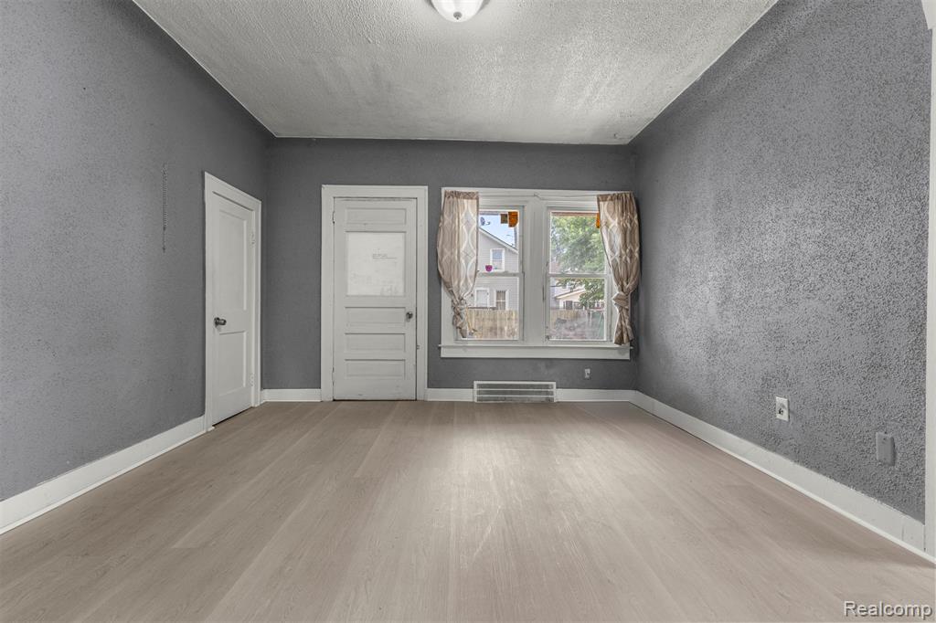 8889 Lane Street Detroit, MI 48209 - Photo 10 of 38