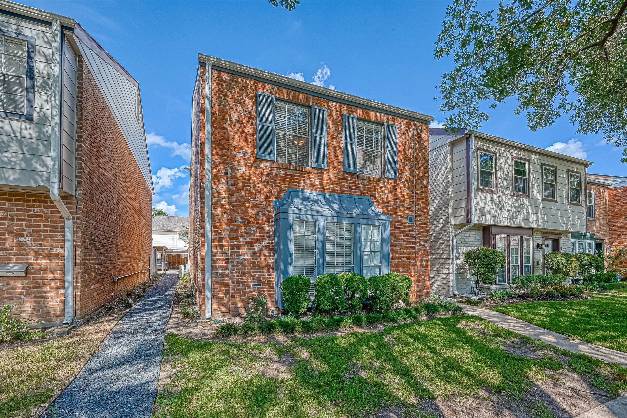 14179 Misty Meadow Lane Houston, TX 77079 - Photo 3 of 41 a view of a building