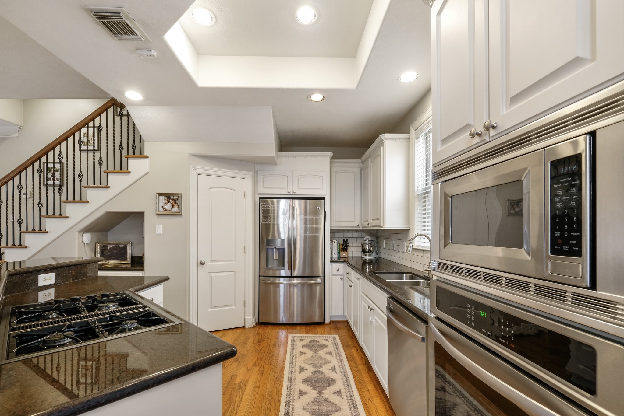 933 West 17th Street Houston, TX 77008 - Photo 3 of 19 Host your next dinner party with confidence! This masterfully-equipped kitchen features an abundance of cabinetry and hardware, TONS of counter space, granite countertops, recessed lighting, a tray ceiling, and stainless-steel appliances!
