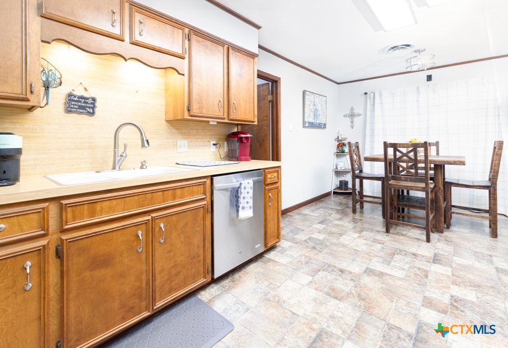 202 West Partridge Road Victoria, TX 77905 - Photo 11 of 33