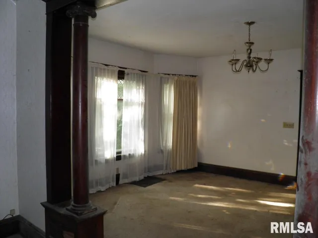 $99,900 | 808 East 3rd Avenue, Coal Valley, IL 61240