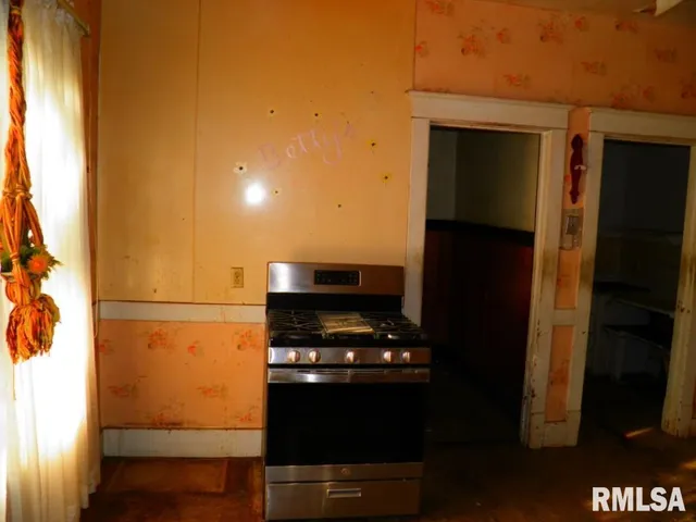 $99,900 | 808 East 3rd Avenue, Coal Valley, IL 61240