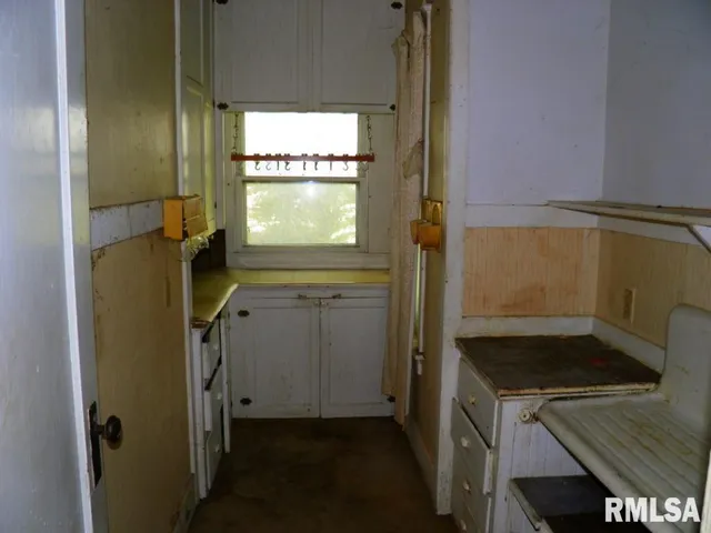 $99,900 | 808 East 3rd Avenue, Coal Valley, IL 61240