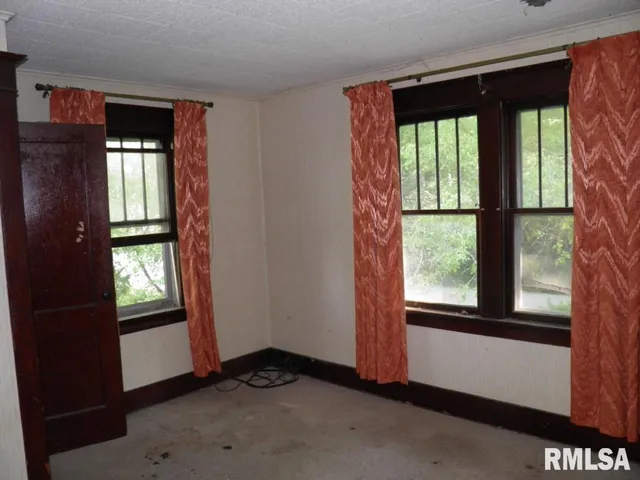 $99,900 | 808 East 3rd Avenue, Coal Valley, IL 61240