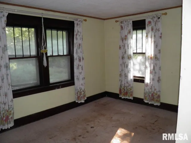 $99,900 | 808 East 3rd Avenue, Coal Valley, IL 61240