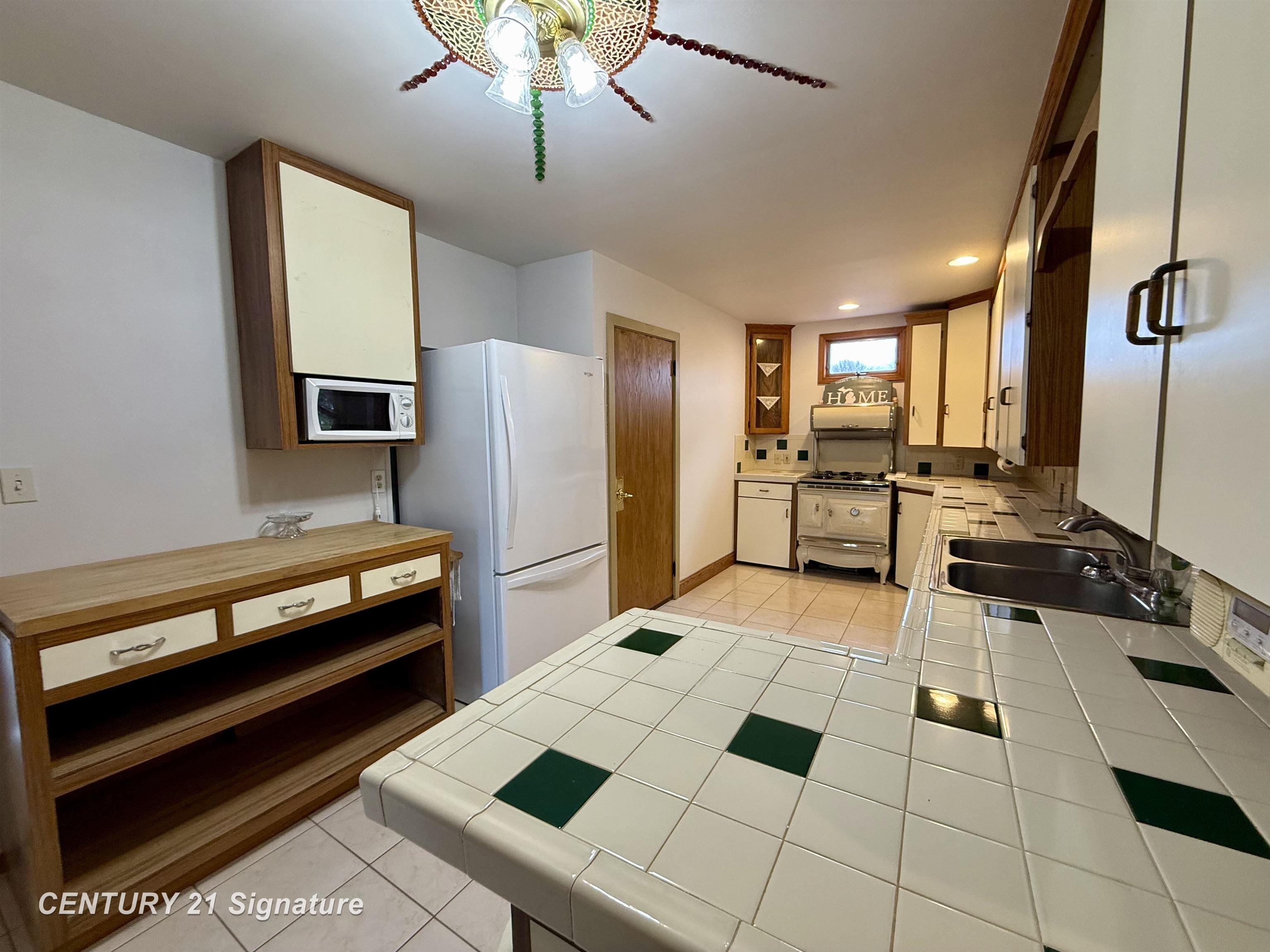 3705 North Beyer Road Saginaw, MI 48601 - Photo 7 of 20