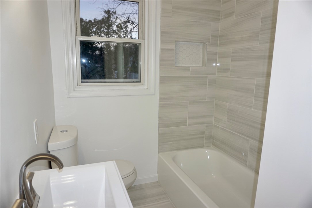 107 George Waterman Road Johnston, RI 02919 - Photo 12 of 31 1st Floor