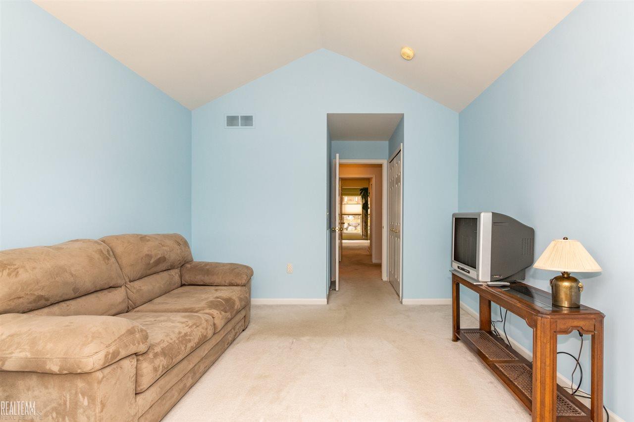 947 Churchill Circle Rochester, MI 48307 - Photo 25 of 35 50009940-24.JPG