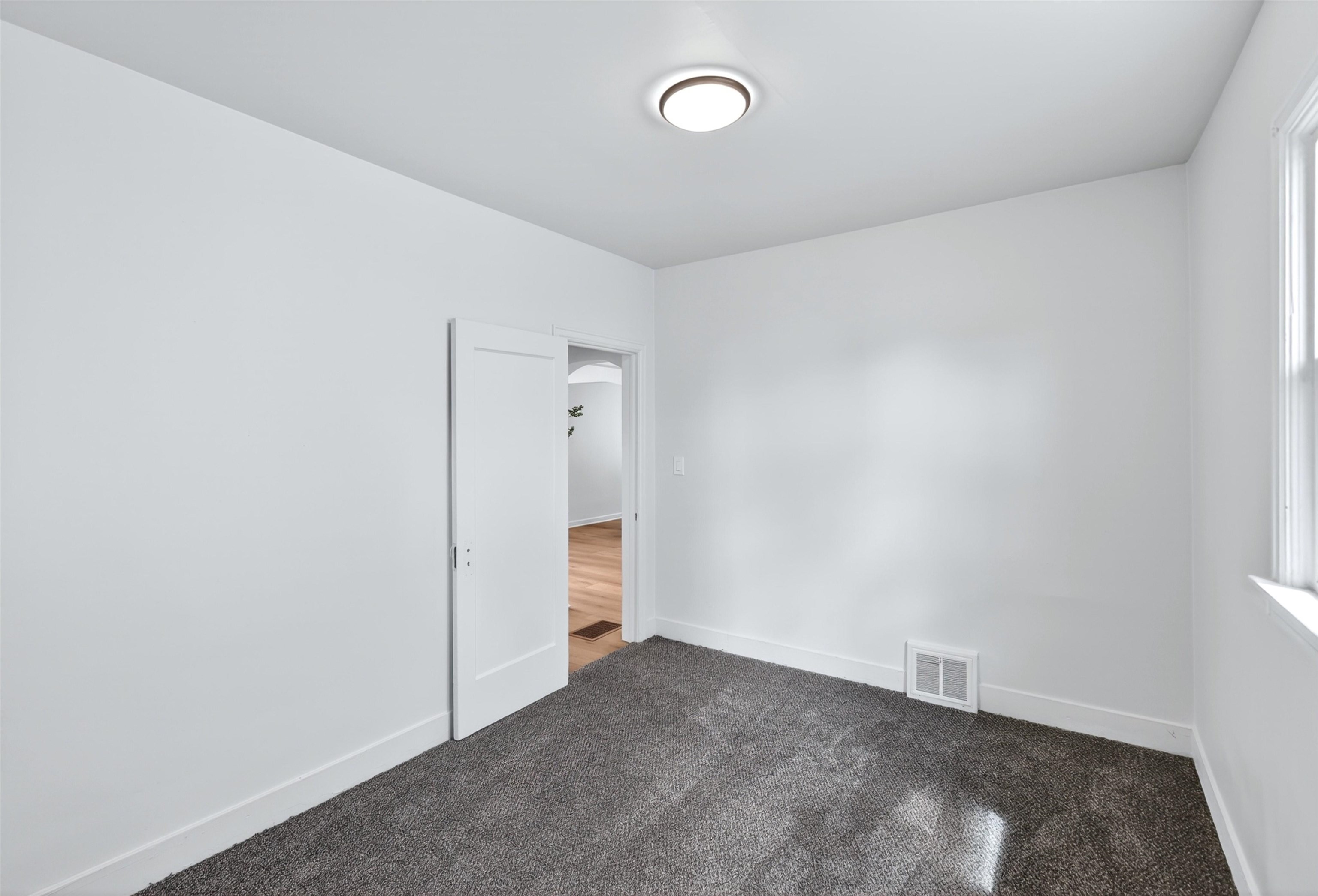 207 East Baldwin Avenue Spokane, WA 99207 - Photo 27 of 48