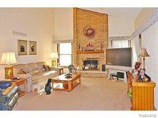 18947 Van Road Livonia, MI 48152 - Photo 5 of 9 FAMILY ROOM