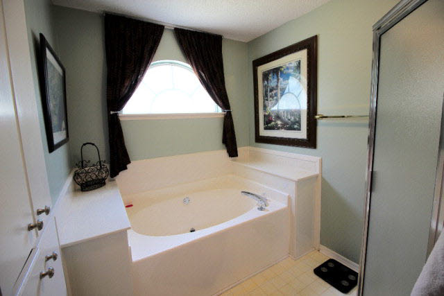 108 Avon Circle East Daphne, AL 36526 - Photo 37 of 46 Master Bathroom