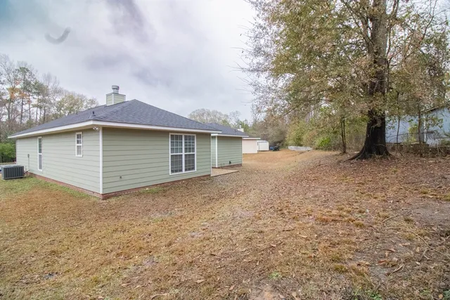 a view of a house with a backyard