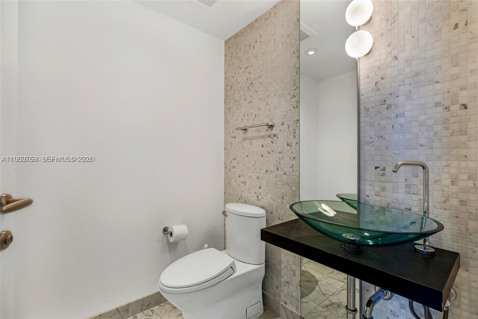 200 Biscayne Blvd Way, Unit 3913 Miami, FL 33131 - Photo 4 of 7