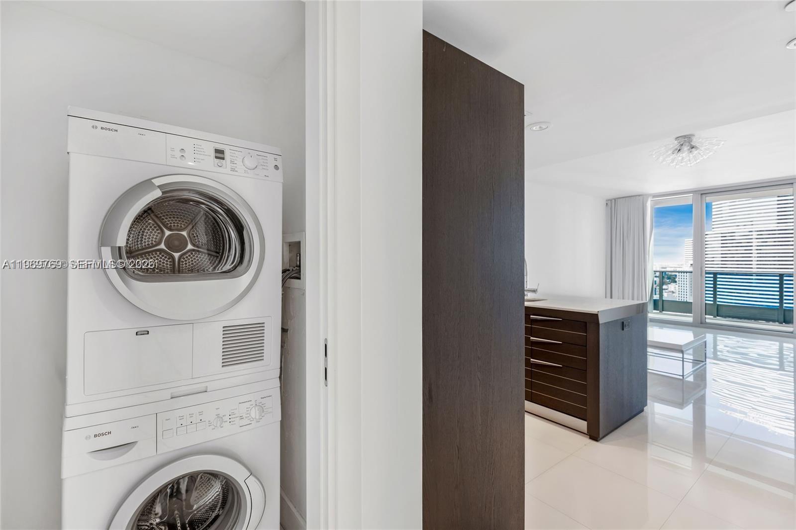 200 Biscayne Blvd Way, Unit 3913 Miami, FL 33131 - Photo 5 of 7