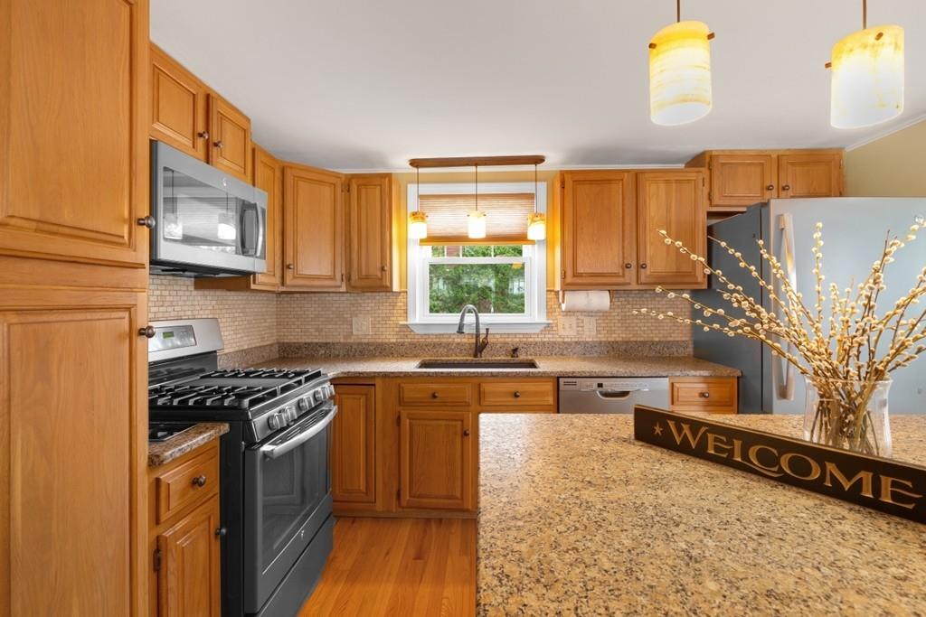27 Saxony Road Framingham, MA 01701 - Photo 4 of 36 Gallery Image 4