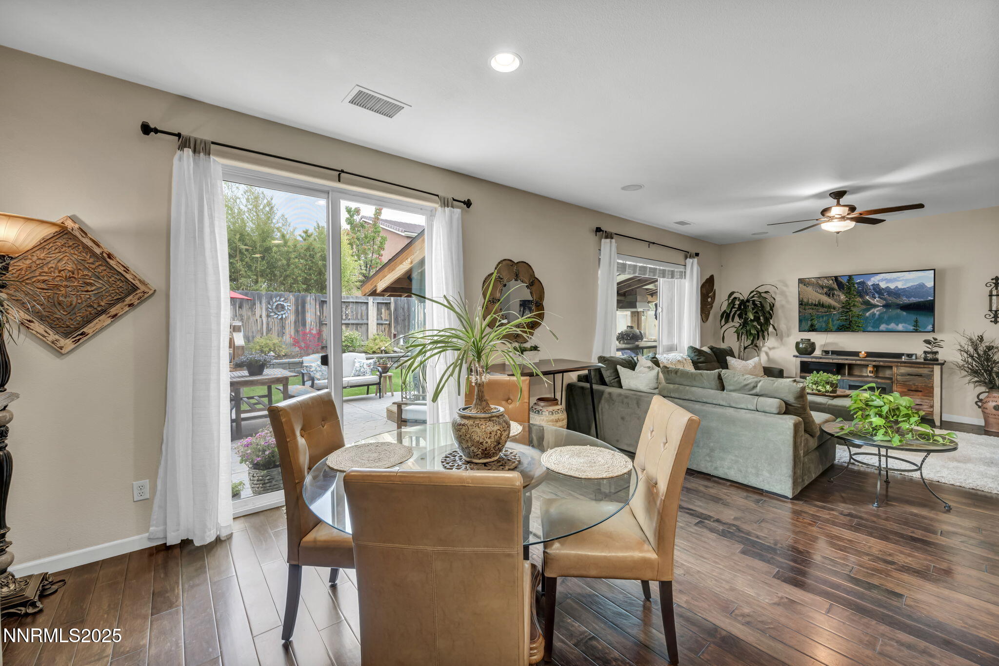 2010 Angel Ridge Drive Reno, NV 89521 - Photo 16 of 48 large-019a1788-568e-701f-bd83-e32017bcc6