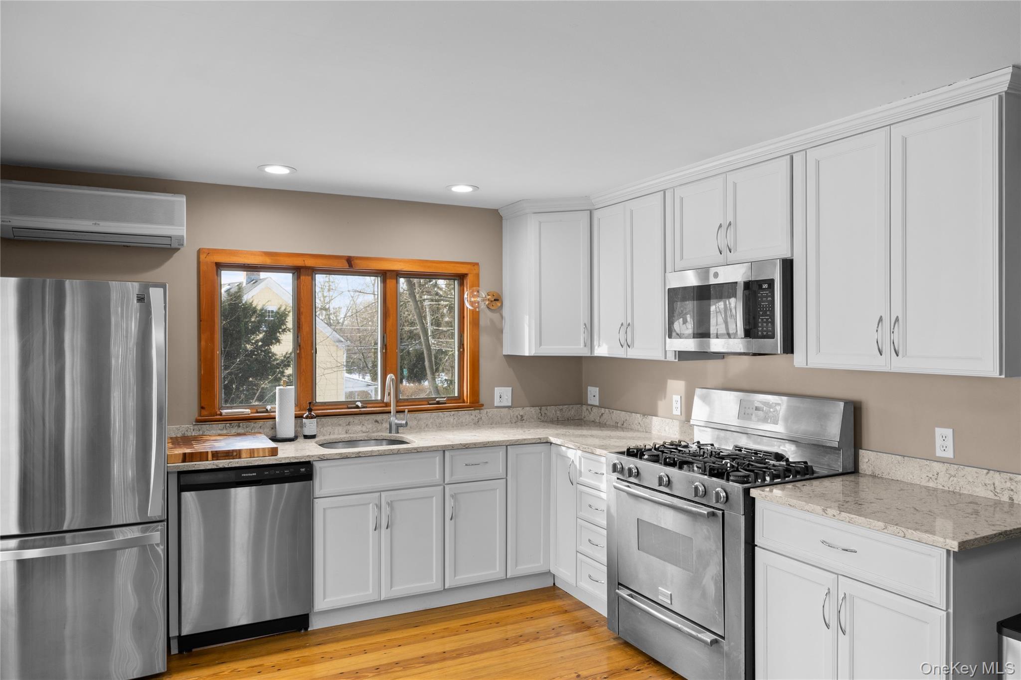 232 North Country Road Mount Sinai, NY 11766 - Photo 4 of 43