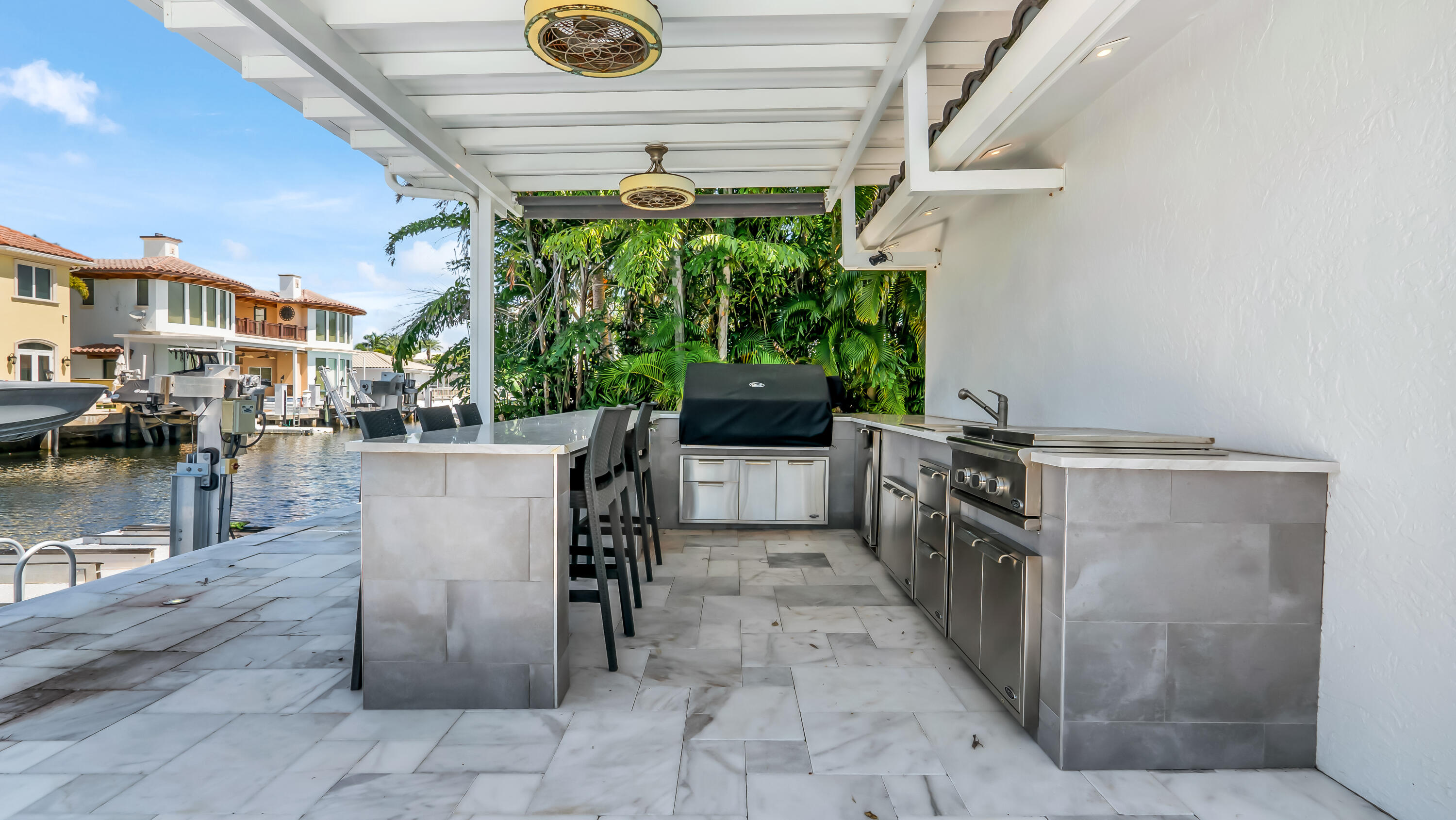 831 Dover Street Boca Raton, FL 33487 - Photo 45 of 54 a view of a outdoor space with sitting area
