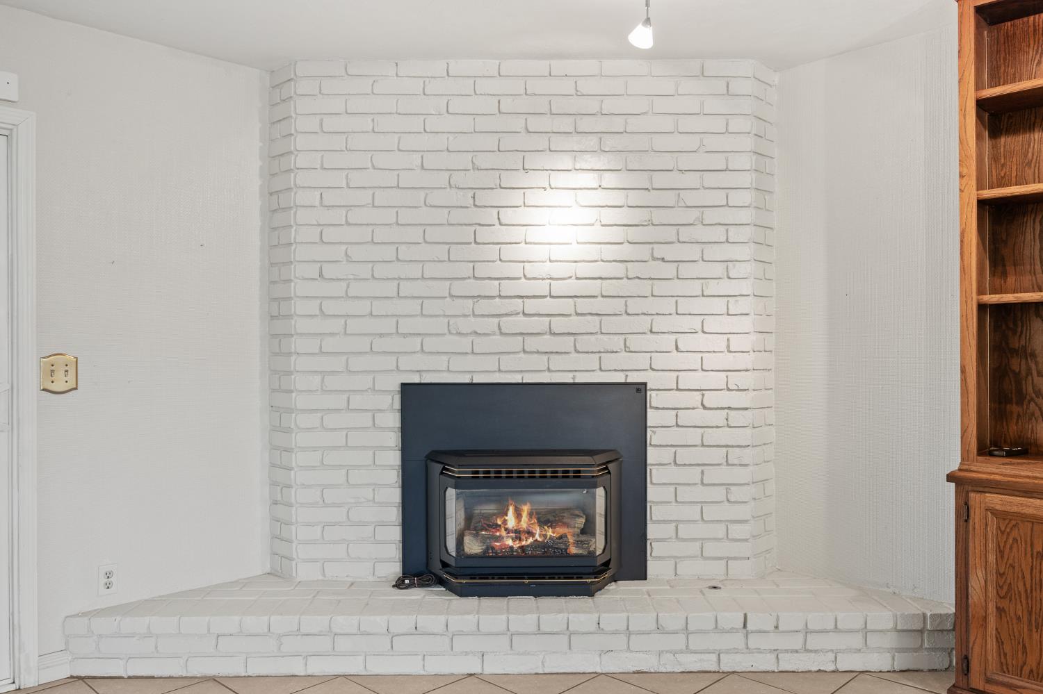 2179 Rall Avenue Clovis, CA 93611 - Photo 21 of 54 a living room with a fireplace