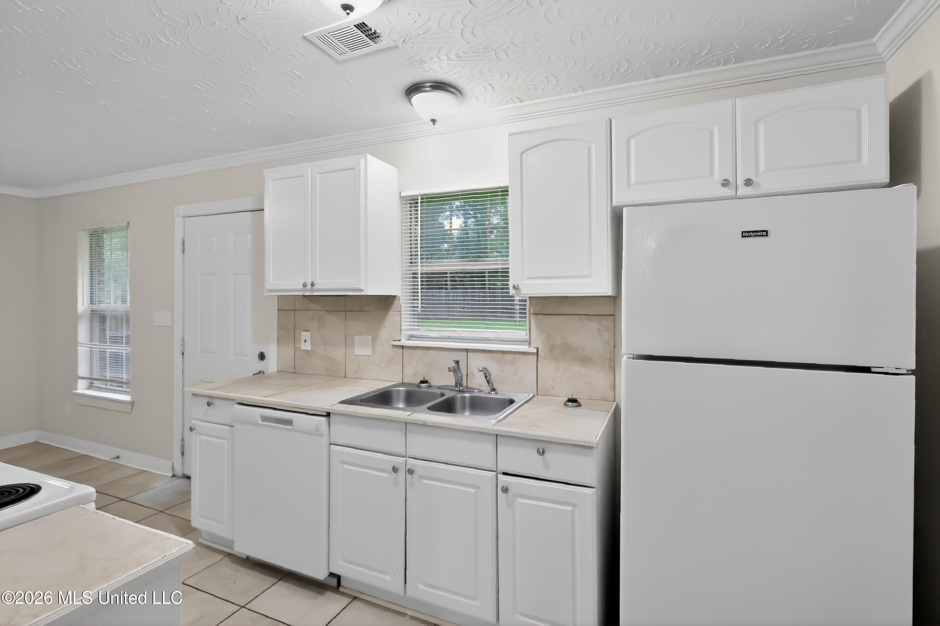 4003 West Lake Road Jackson, MS 39212 - Photo 22 of 38 22_4003_W_Lake_Rd-Kitchen-5511