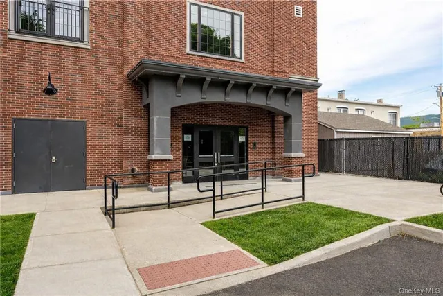 $2,900 | 249 Main Street, Unit 301, Beacon, NY 12508