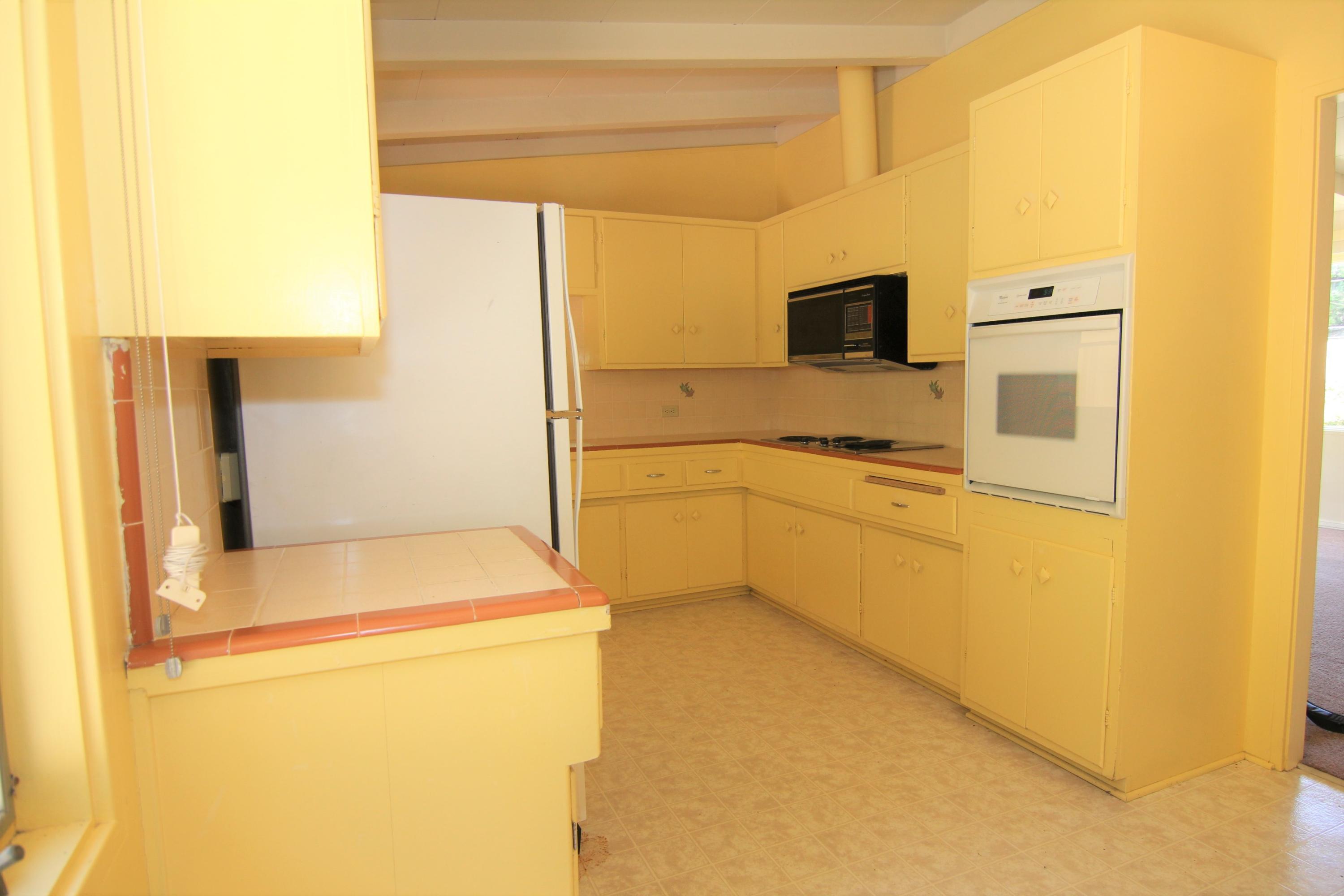 912 Fellowship Road Santa Barbara, CA 93109 - Photo 5 of 16 a utility room with dryer and washer