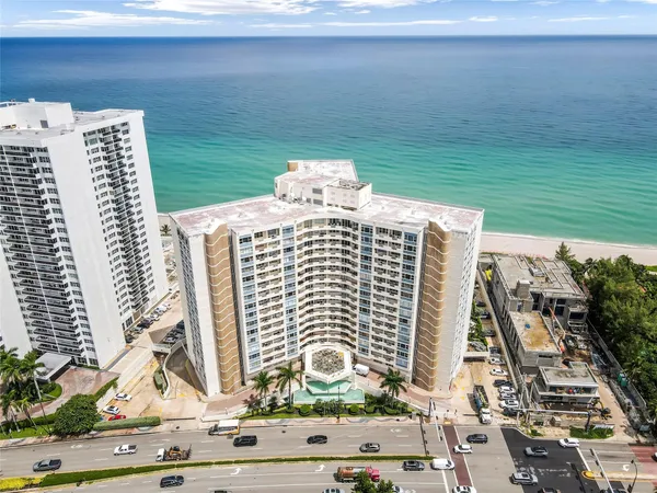 $2,300 | 3180 South Ocean Drive, Unit 517, Hallandale Beach, FL 33009