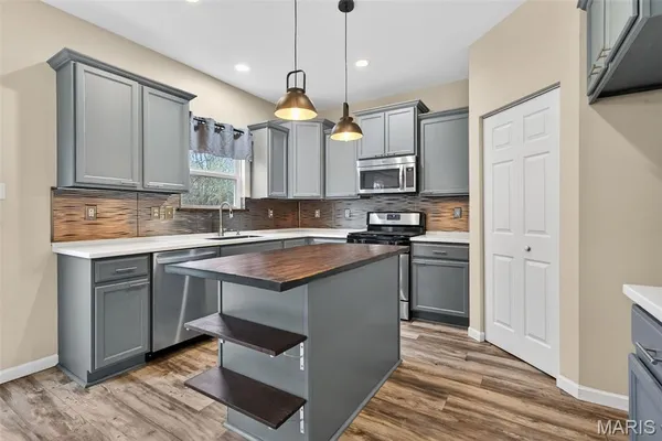 $440,000 | 3009 Preston Woods Trail, Lake St. Louis, MO 63367