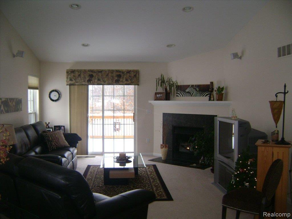283 Wood Point, Unit 20 Howell, MI 48843 - Photo 8 of 22 great room 4