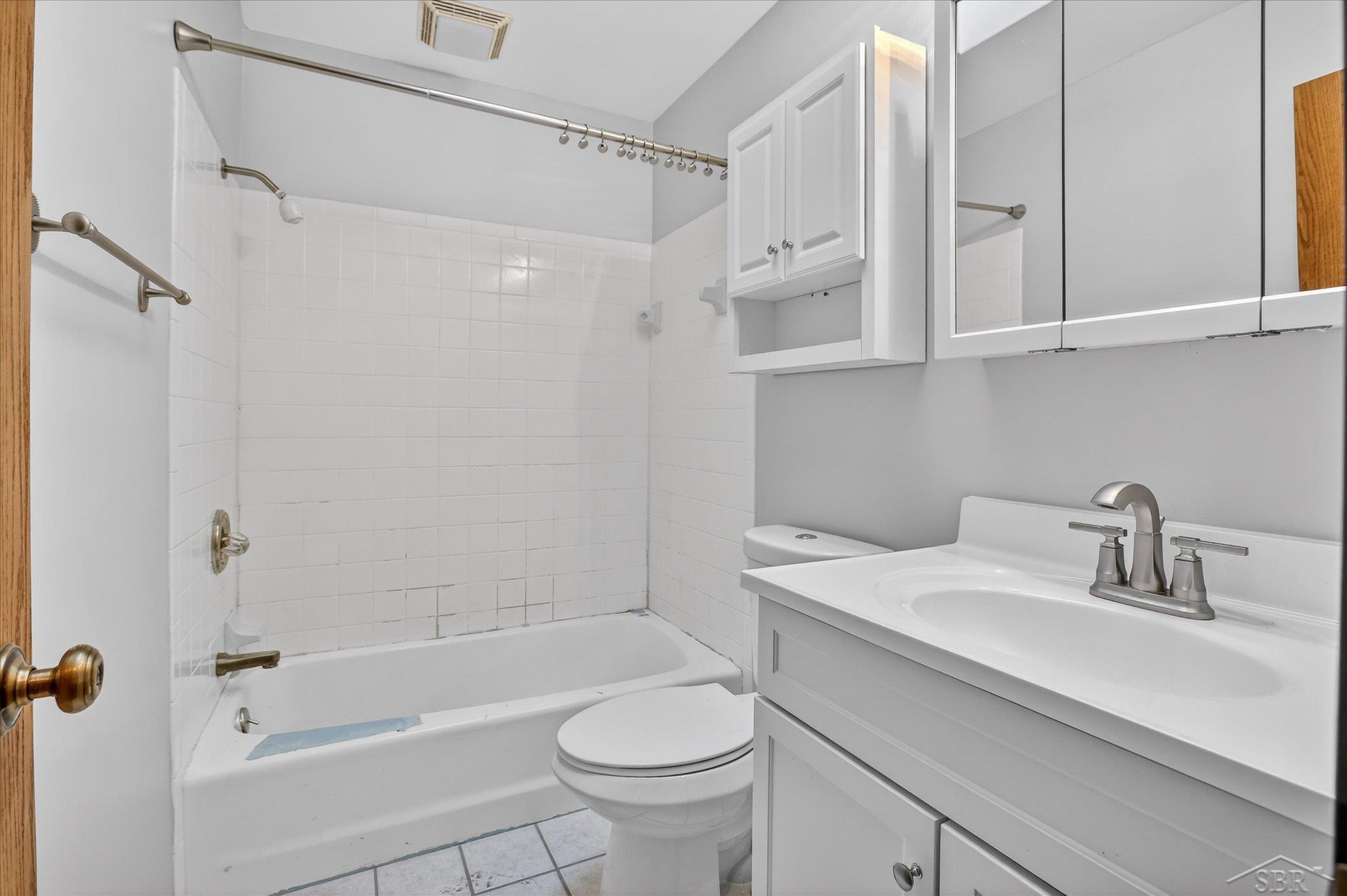 2314 South Huron Road Kawkawlin, MI 48631 - Photo 22 of 47 Tub and shower surround scheduled to be redone.