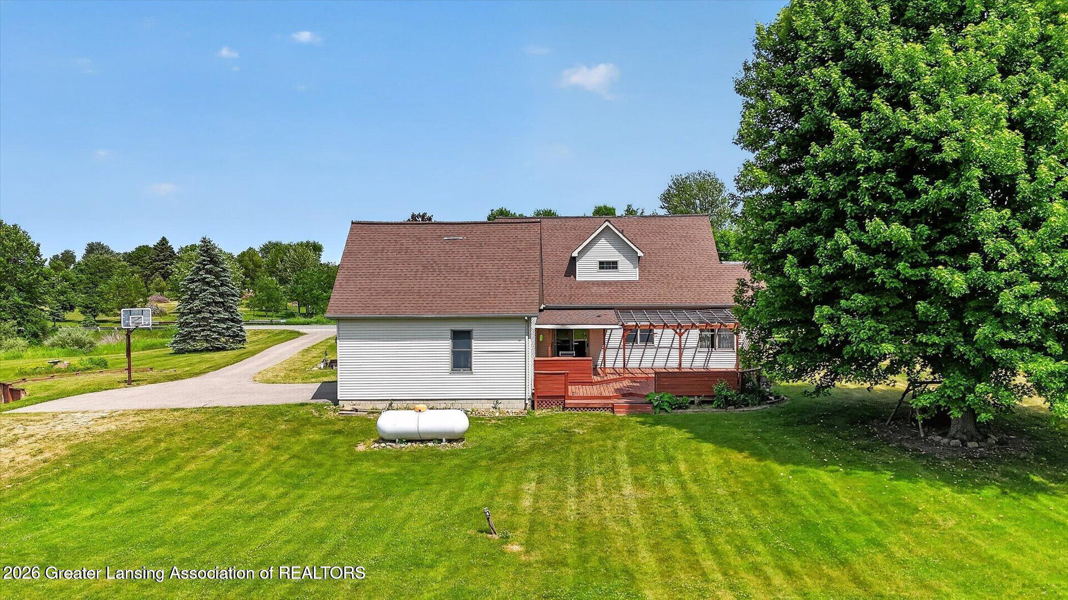 17120 Stuart Road Chesaning, MI 48616 - Photo 7 of 31 20260623141408800191000000-o