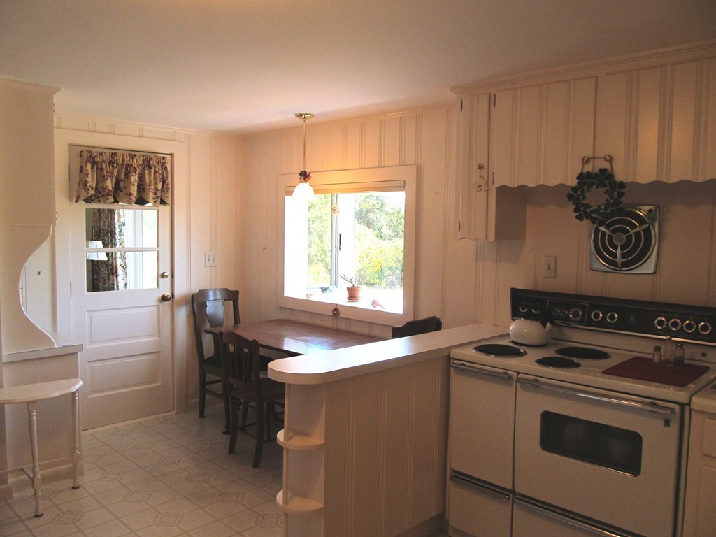 79 Chesterfield Avenue Springfield, MA 01118 - Photo 8 of 24 Gallery Image 8