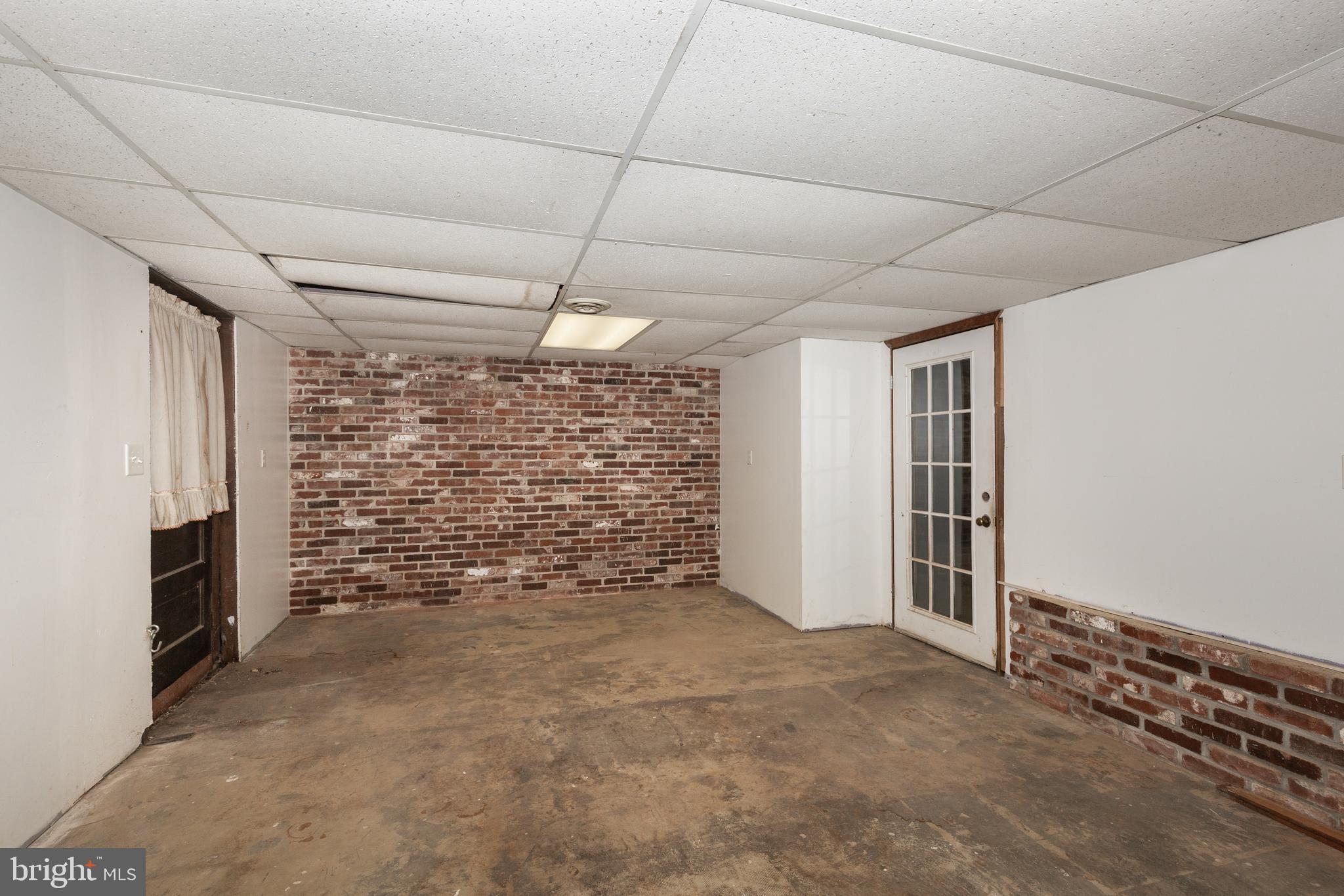 5 Sunset Drive Gettysburg, PA 17325 - Photo 22 of 56 a view of empty room with wooden floor and fan