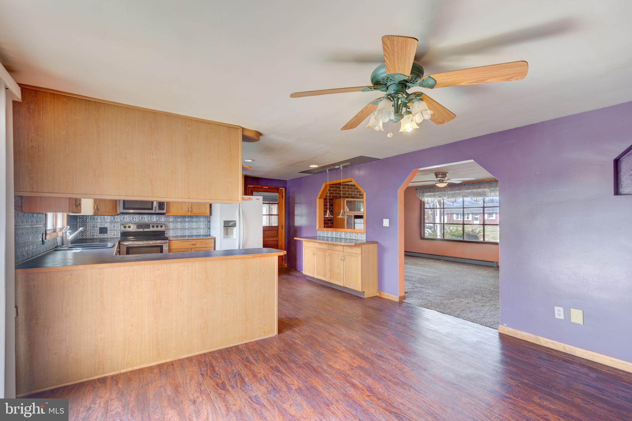5 Sunset Drive Gettysburg, PA 17325 - Photo 4 of 56 a living room with stainless steel appliances kitchen island granite countertop wooden floor