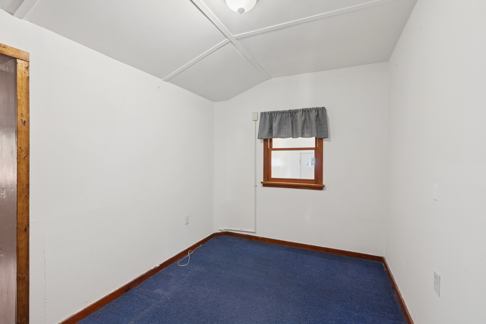 S348 East Street Winfield, IL 60190 - Photo 11 of 23 an empty room with a window