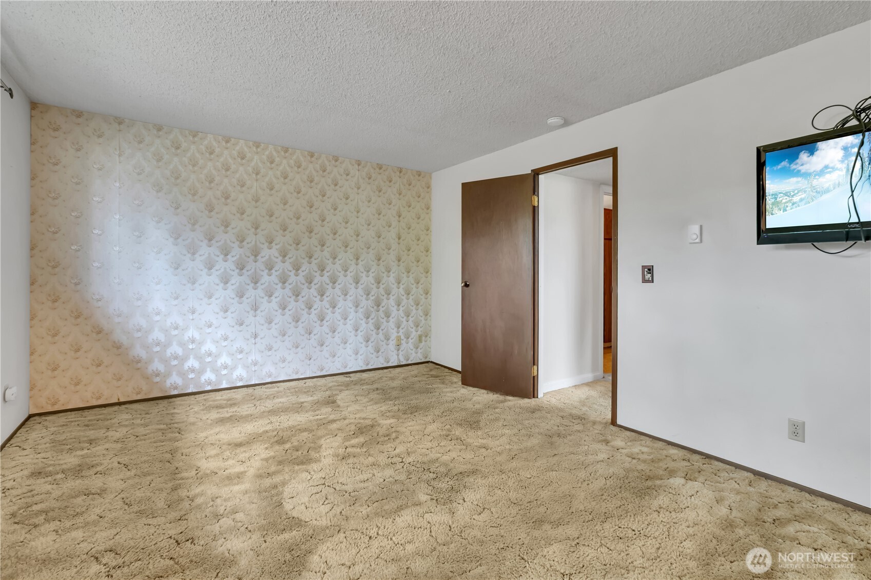 412 213th Place Southwest, Unit 21D Bothell, WA 98021 - Photo 20 of 28 an empty room with windows