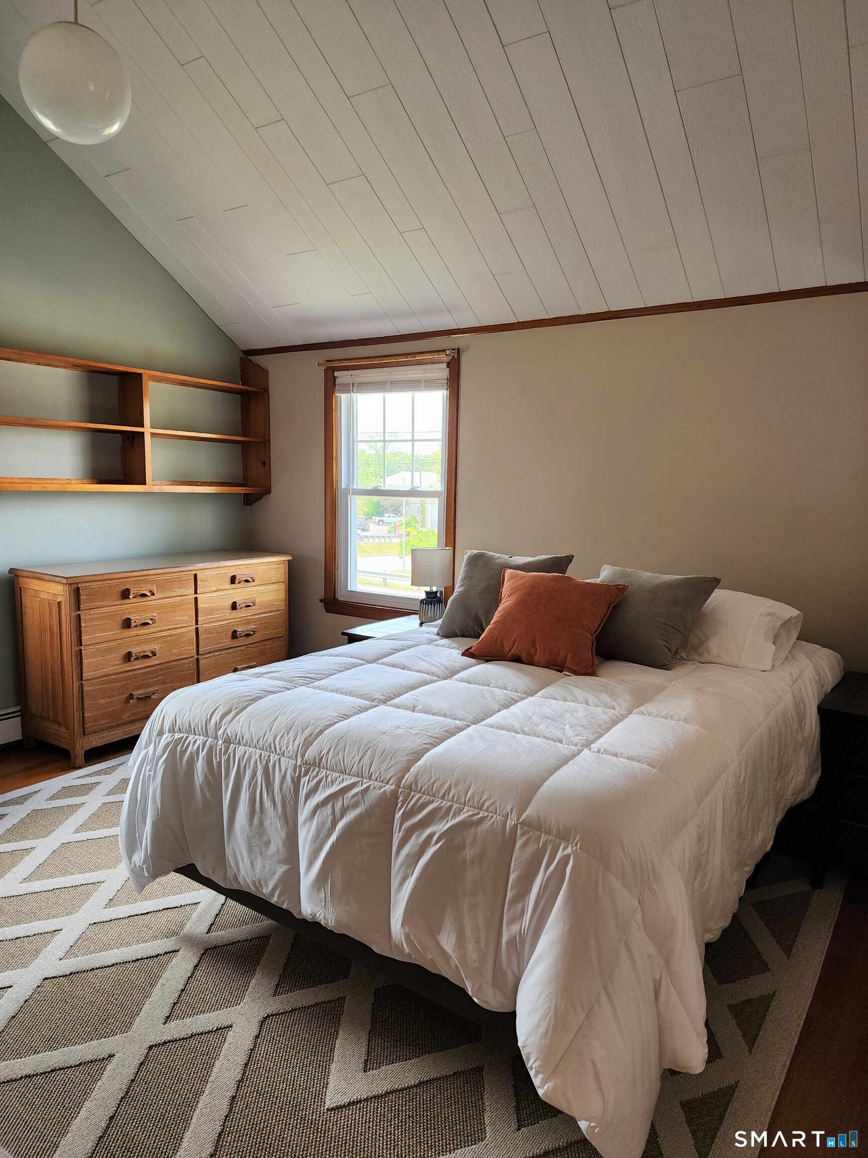 7 East Pattagansett Road East Lyme, CT 06357 - Photo 17 of 21 Second floor bedroom