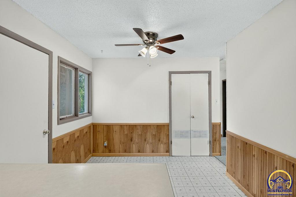 5517 Southwest 17th Terrace Topeka, KS 66604 - Photo 15 of 34