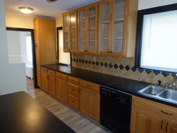 39 Eton Street Springfield, MA 01108 - Photo 4 of 17